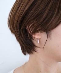 Mauve hook pierce