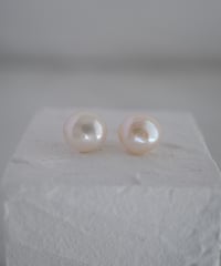 Baroque L stud pierce
