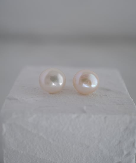 Baroque L stud pierce