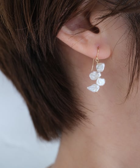 petal random hook pierce