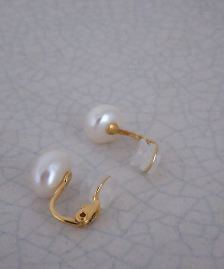Baroque stud earring