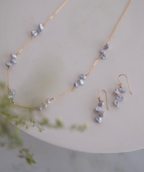 Petal random GY station necklace