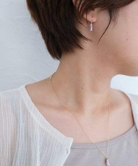 Mauve hook pierce