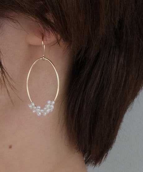 Seed oval hook pierce