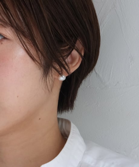 Baroque M stud pierce