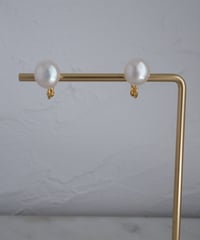 Baroque stud earring