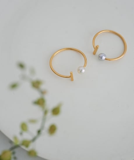 Akoya  wh T ring