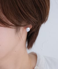 Petal GY stud pierce