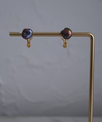 Marron stud earring