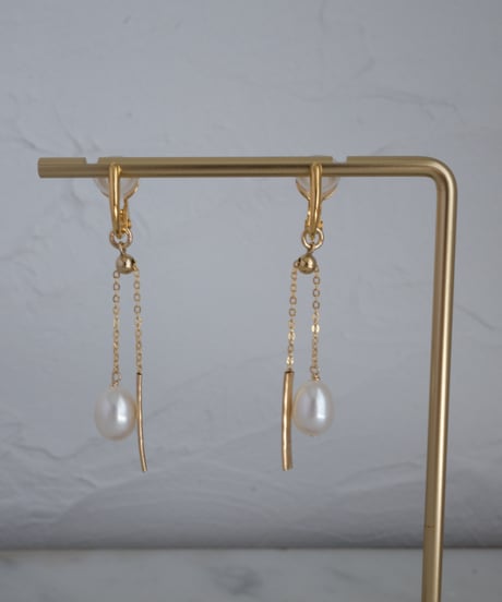 Egg+tataki seesaw earring (WH / PK)