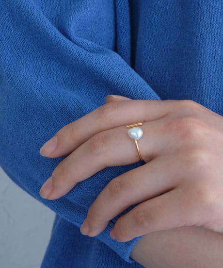 Poppy T ring