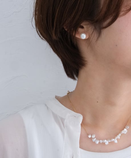Baroque L stud pierce