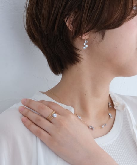 Petal random GY hook pierce