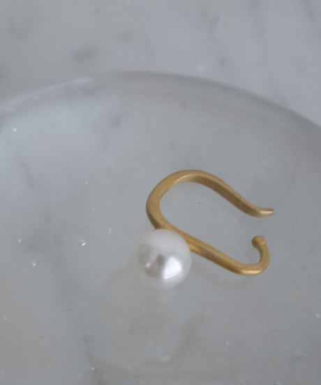 Akoya WH liner earcuff M