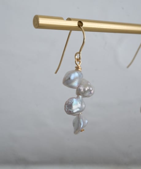 Petal random GY hook pierce