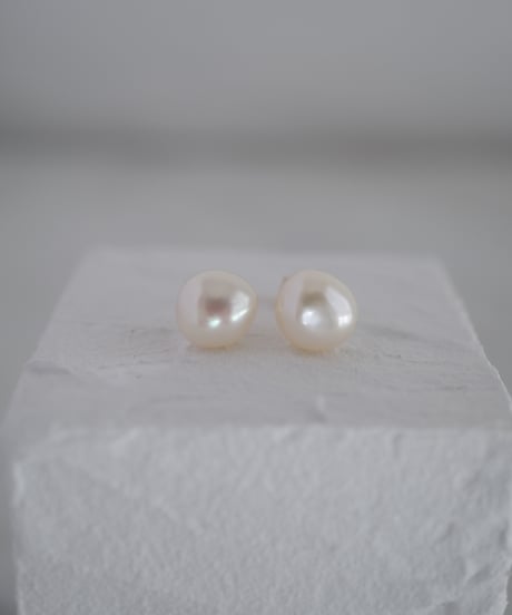 Baroque M stud pierce