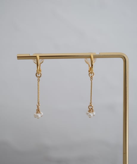 Tiny flatbar 3 earring