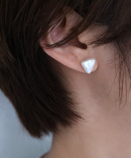 Triangle stud pierce