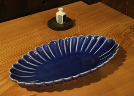 楕円輪花皿　ルリ