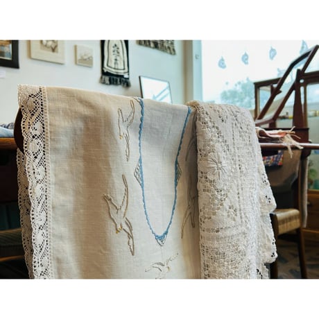 vintage  table runner with seagull motif