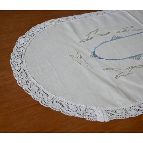 vintage  table runner with seagull motif