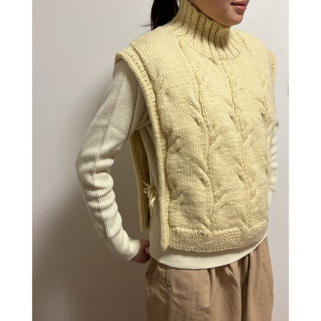 HAU hand knit demi-vest 'Nepal'