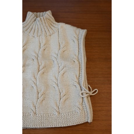 HAU hand knit demi-vest 'Nepal'