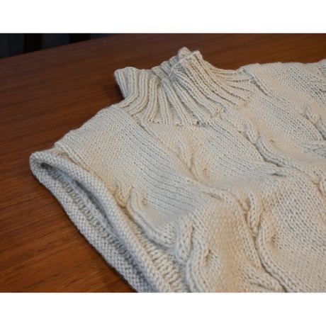 HAU hand knit demi-vest 'Nepal'