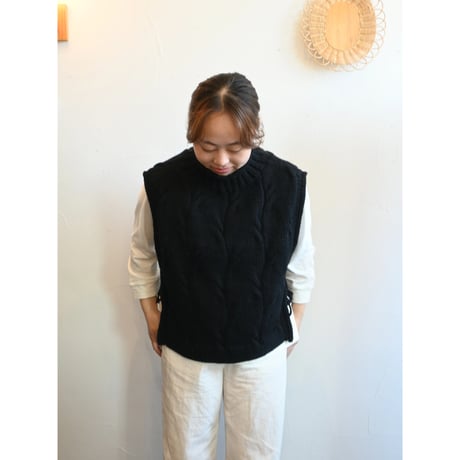 HAU hand knit demi-vest 'Nepal'