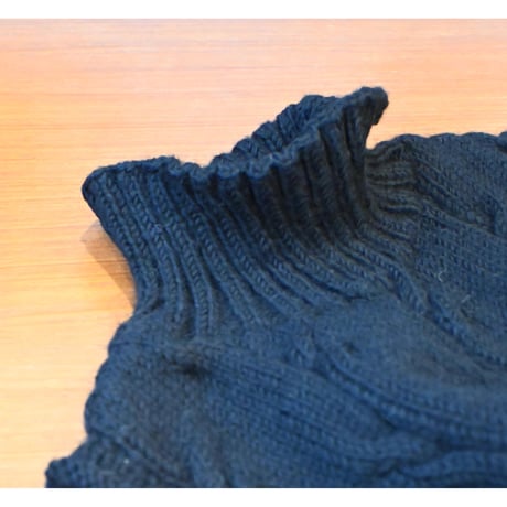 HAU hand knit demi-vest 'Nepal'