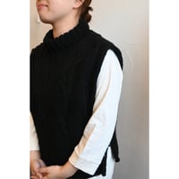 HAU hand knit demi-vest 'Nepal'