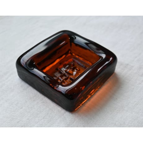 Erik Höglund square ashtray robbot