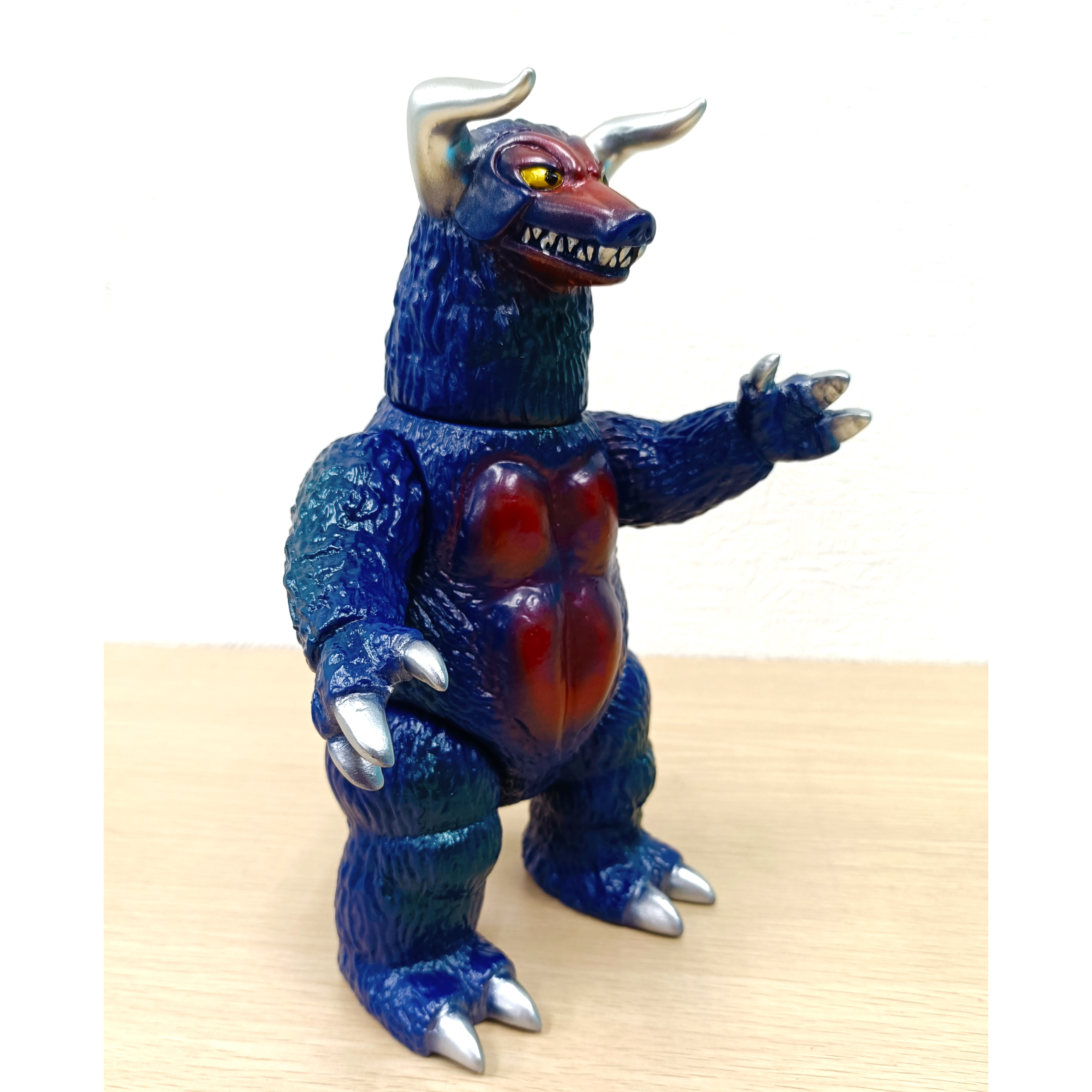 牡牛座怪獣 ドギュー ソフビ フィギュア | MARMIT