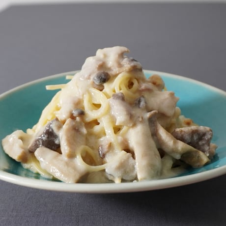 鶏もも肉とキノコのクリームソース