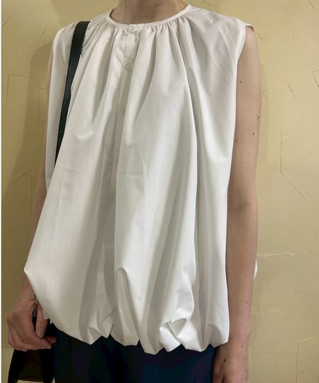 ノースリーブバルーンブラウス・全3色(￥8,690)