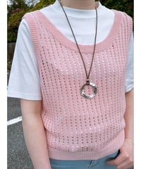 透かし編みニットベスト・全3色(￥6,490)