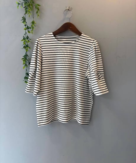 デザインスリーブボーダートップス・全2色(￥6,490)