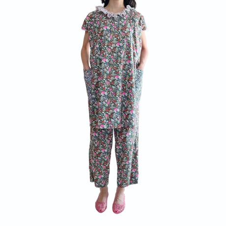 ゆったりアンクルテーパードパンツ