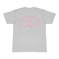 AURUM Location Tee – Riyadh (Ash x Pink)