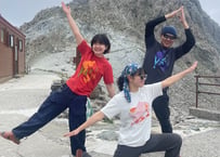 【100周年柄】and wander × 鈴木ともこ コラボTシャツ