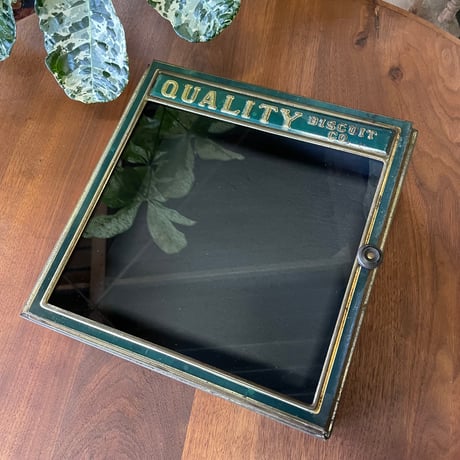 1930’s “QUALITY” ビスケット缶 ショーケース