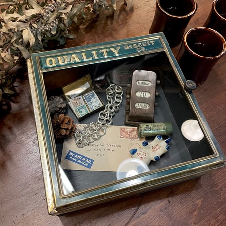 1930’s “QUALITY” ビスケット缶 ショーケース