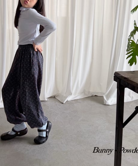 42[予約]bunny powder garden jogger