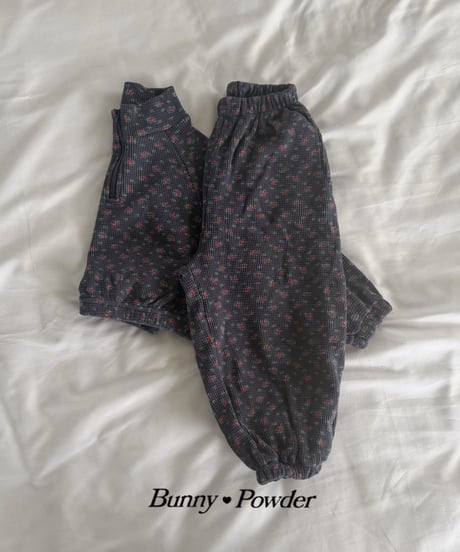 42[予約]bunny powder garden jogger