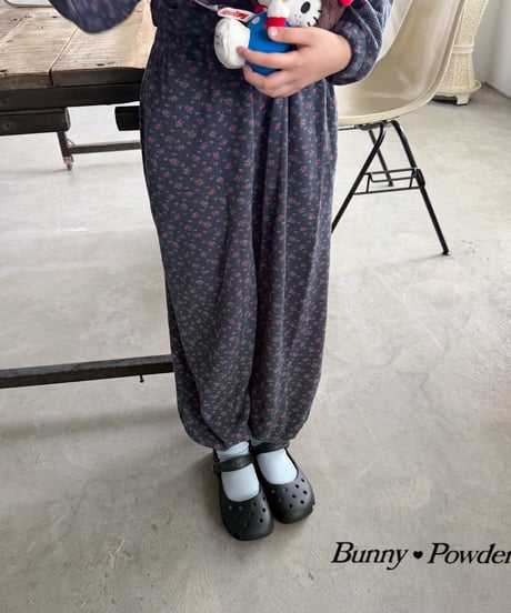 42[予約]bunny powder garden jogger