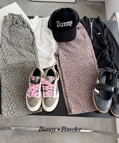 26[予約]bunny powder anime zip-up
