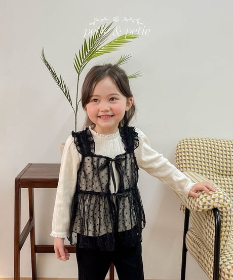 22[予約]petit&petit sugar frill vest