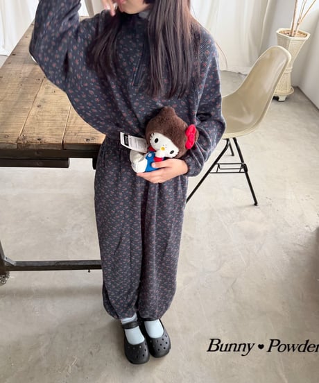 41[予約]bunny powder flower half zip
