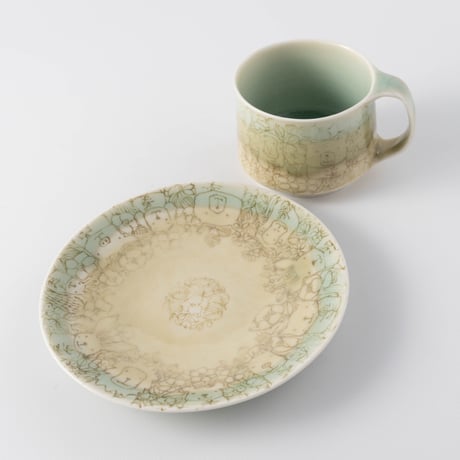 岳中爽果　カップ＆ソーサー　動物顔×草木実花　青磁