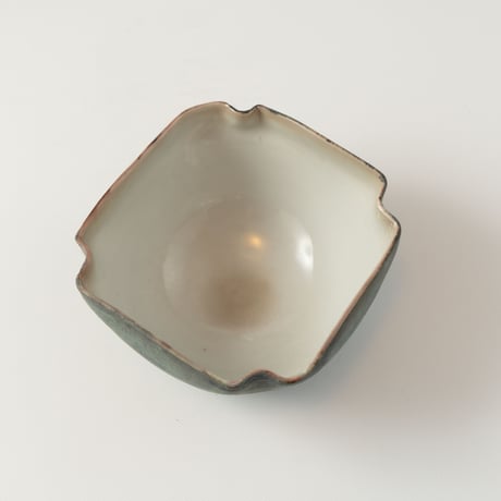 大村剛　白磁色絵四方鉢